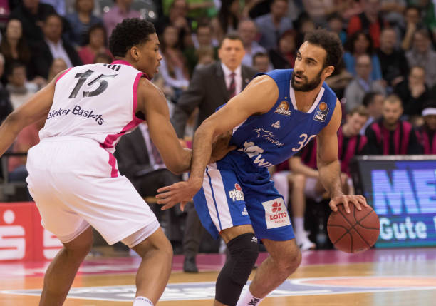 曾凡博的身 曾凡博的身